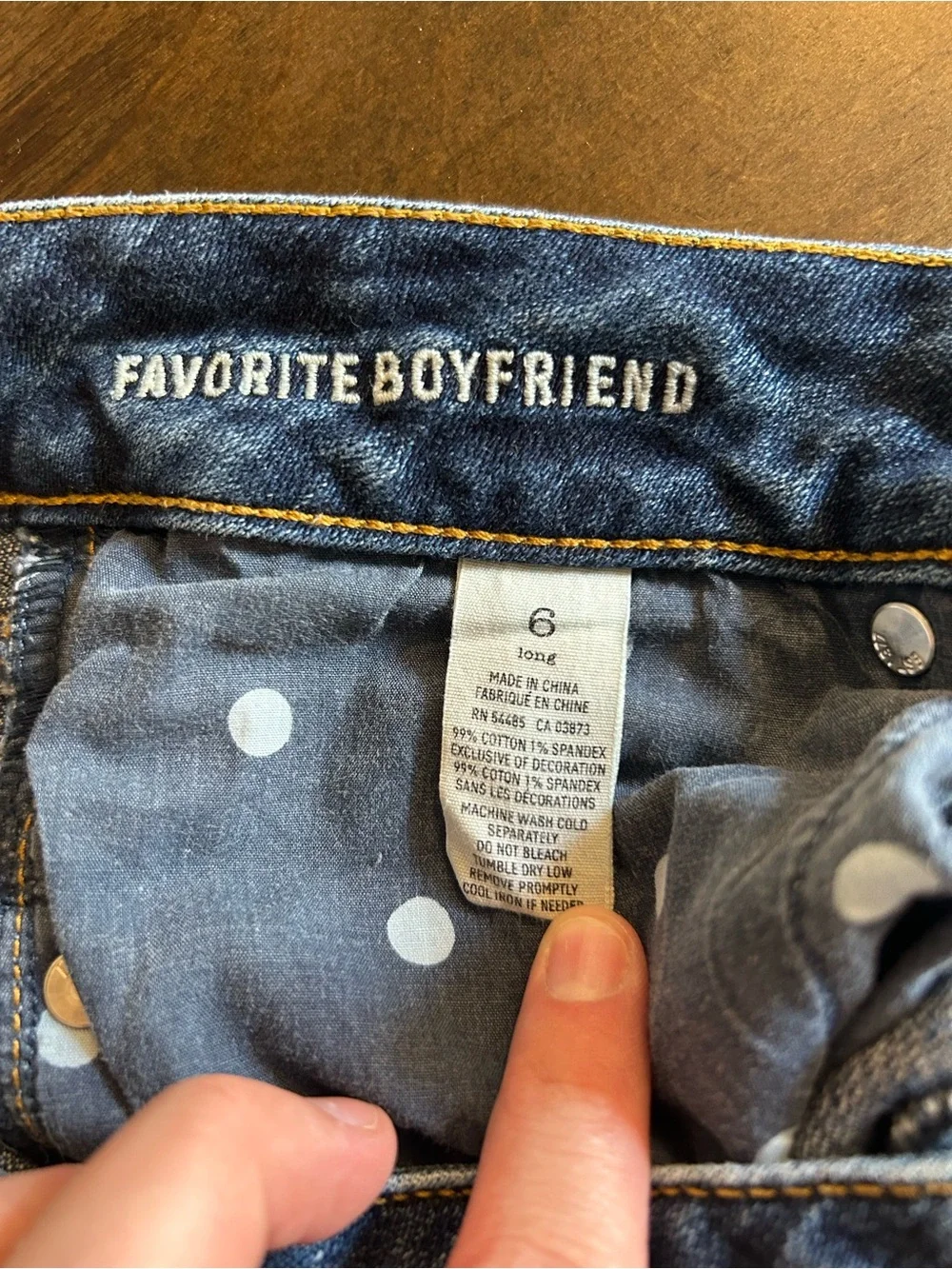 American Eagle Favorite Boyfriend Sz 6 Short Women’s Distressed Jeans